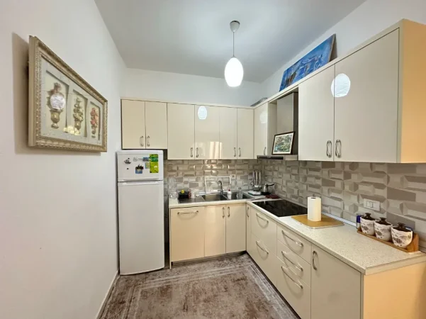 Tirane, shitet apartament 2+1 Kati 3, 98 m² 147.000 € (Fresk)