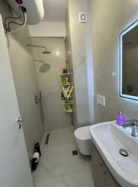 Tirane, jepet me qera apartament 1+1+Ballkon Kati 6, 60 m² 470 € (ALI DEMI, KADIU)