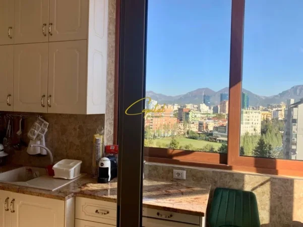 Tirane, jepet me qera apartament 1+1 Kati 9, 76 m² 700 € (KOMUNA E PARISIT)