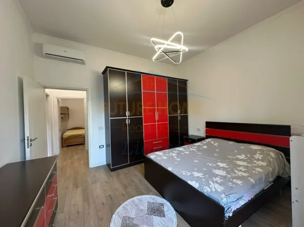 Tirane, jepet me qera apartament 2+1+Ballkon Kati 1, 120 m² 800 € (Liqeni i Thate)
