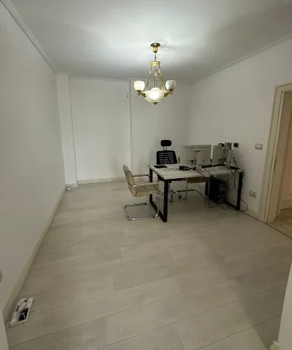 Tirane, jepet me qera zyre Kati 4, 90 m² 1.000 € 