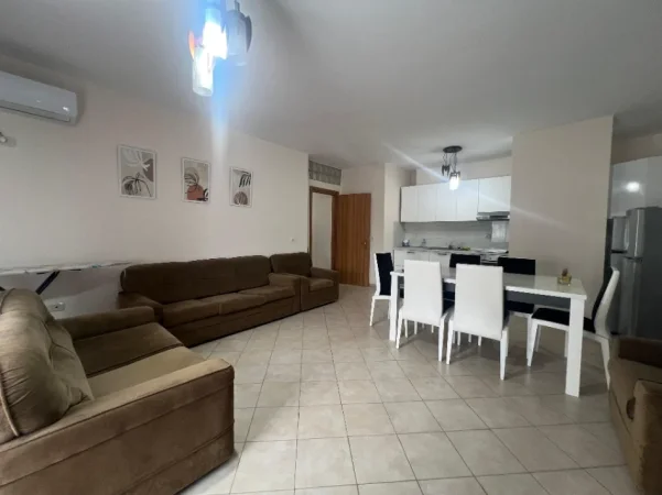 Tirane, jepet me qera apartament 2+1 , 90 m² 630 € (Selvia)