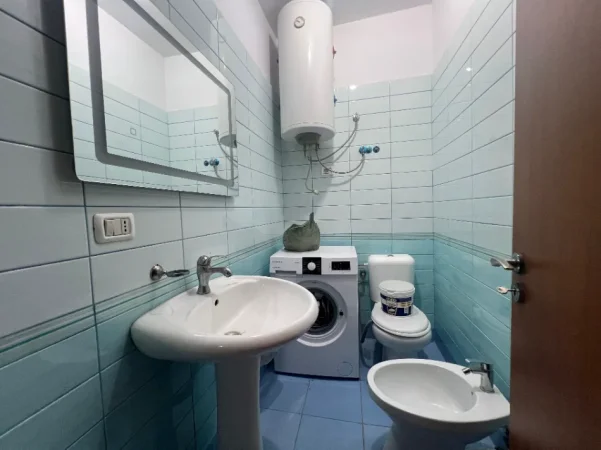 Tirane, jepet me qera apartament 2+1 , 90 m² 630 € (Selvia)