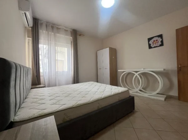 Tirane, jepet me qera apartament 2+1 , 90 m² 630 € (Selvia)