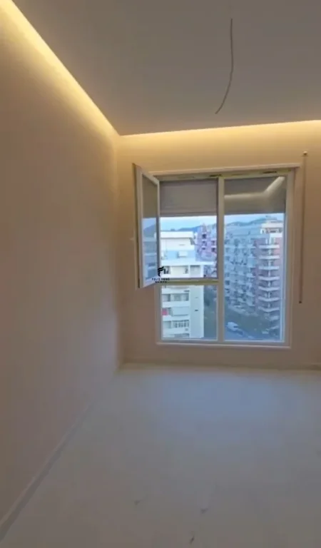 Tirane, jepet me qera zyre Kati 8, 115 m² 600 € (ASTIR)