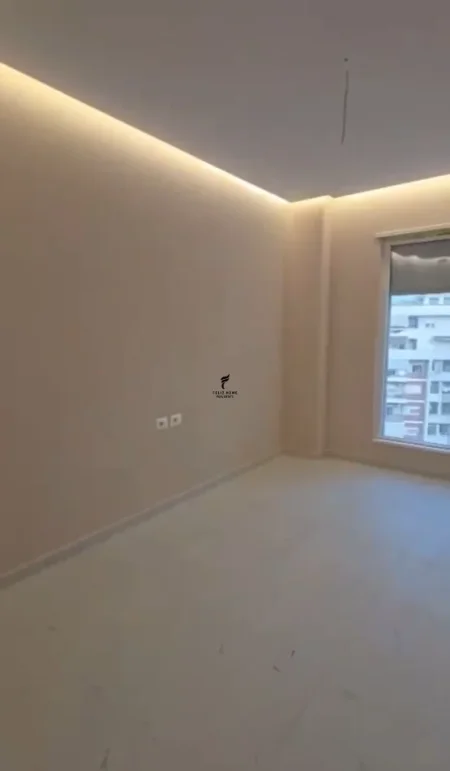 Tirane, jepet me qera zyre Kati 8, 115 m² 600 € (ASTIR)