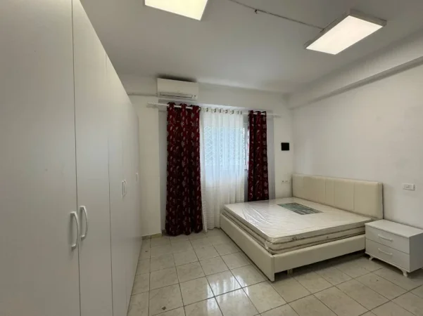 Tirane, jepet me qera apartament 1+1+Ballkon Kati 0, 67 m² 400 € (ne rrugen e Dibres Tirane)