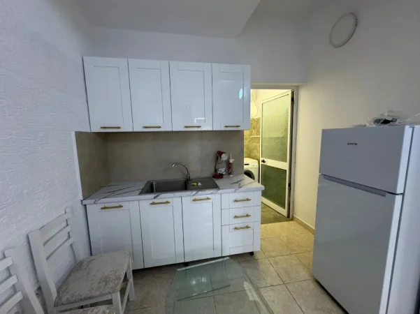Tirane, jepet me qera apartament 1+1+Ballkon Kati 0, 67 m² 400 € (ne rrugen e Dibres Tirane)