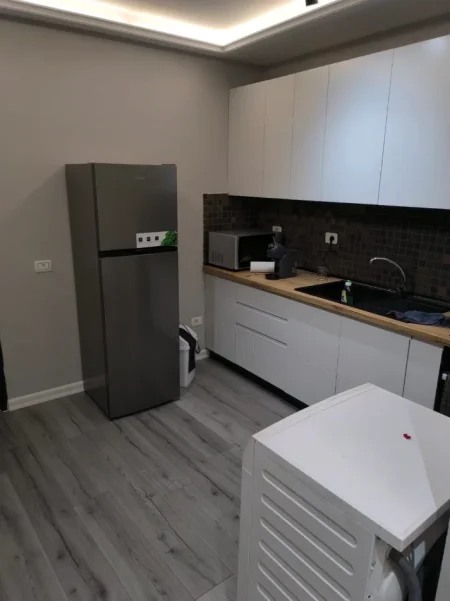 Durres, jepet me qera apartament 1+1+Ballkon Kati 1, 300 € (Shkemi i Kavajes)