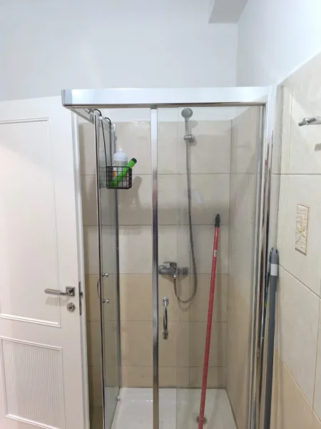 Durres, jepet me qera apartament 1+1+Ballkon Kati 1, 300 € (Shkemi i Kavajes)