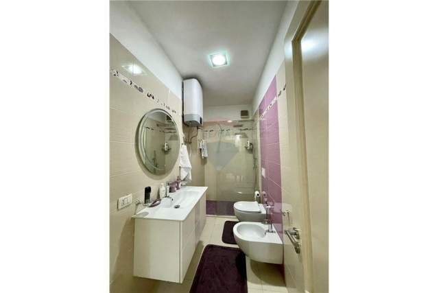 Tirane, jepet me qera apartament 1+1+BLK Kati 7, 73 m² 550 Euro (Rruga e Kavajes)