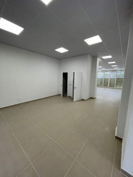 Tirane, jepet me qera 1+1 Kati 0, 336 m² 2.300 Euro (jata)
