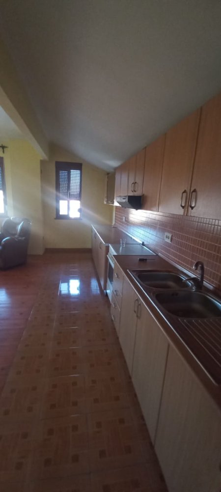 Tirane, jepet me qera Vile 2+1+BLK Kati 4, 98 m² 35.000 Leke (Rruga Tonin Harapi)