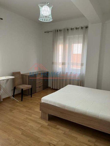 Tirane, jepet me qera apartament 3+1+BLK Kati 3, 169 m² 1.200 Euro (Sauk)