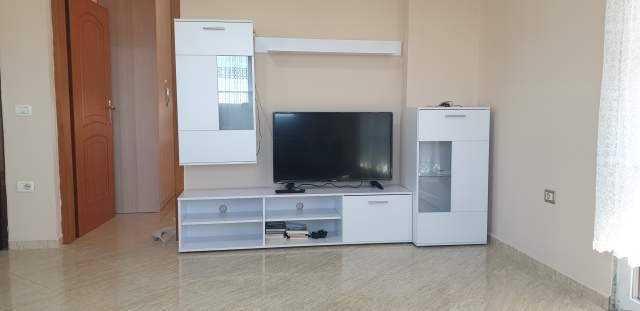 Tirane, jepet me qera apartament 1+1 Kati 5, 84 m² 400 Euro (Kongresi Manastirit)