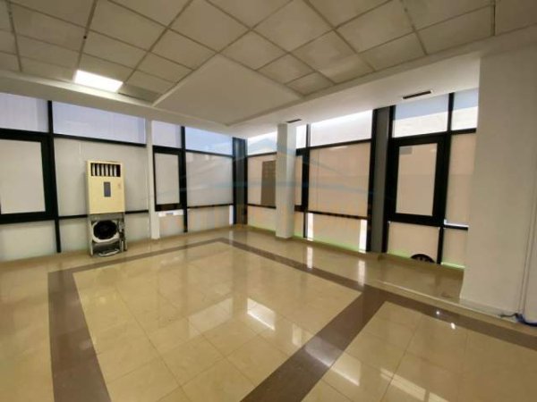 Tirane, jepet me qera ambjent biznesi Kati 1, 270 m² 3.000 Euro (PAZARI I RI)