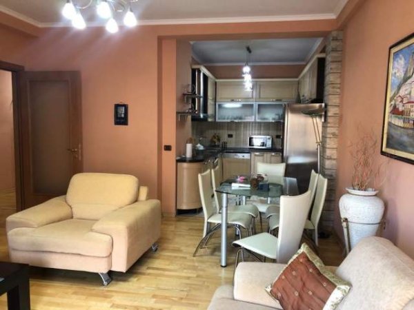 Tirane, jepet me qera apartament Kati 6, 120 m² 500 Euro