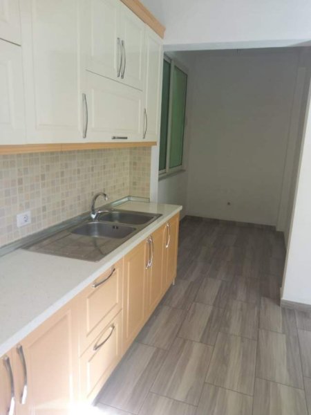 Tirane, jepet me qera apartament 1+1 Kati 5, 110 m² 38.000 Leke (Kodra e Diellit)