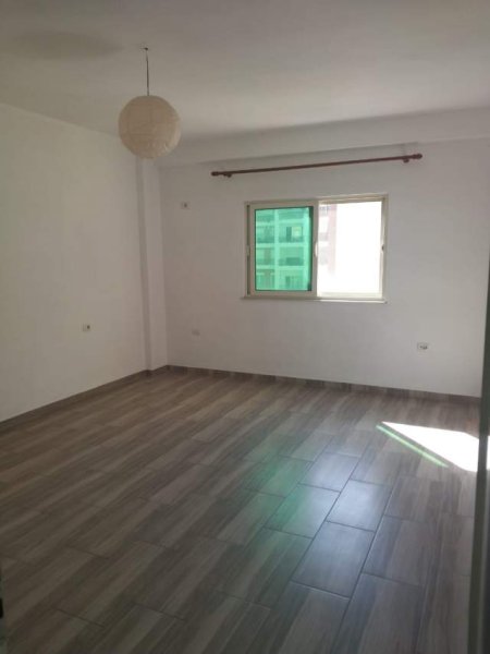 Tirane, jepet me qera apartament 1+1 Kati 5, 110 m² 38.000 Leke (Kodra e Diellit)