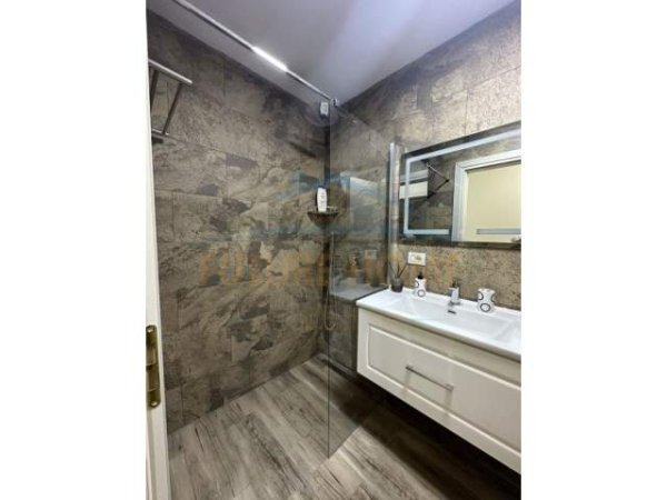 Tirane, jepet me qera apartament Kati 5, 104 m² 450 Euro (UNAZA E RE)