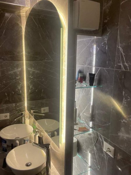 Tirane, jepet me qera apartament 2+1 Kati 6, 90 m² 800 Euro (Fusha Aviacionit)
