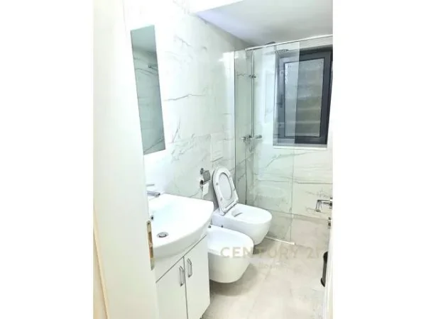 Tirane, jepet me qera apartament 80 m² 650 Euro (myslym shyre)