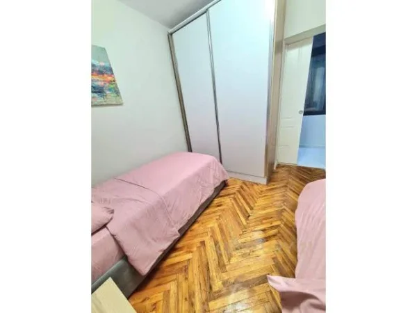 Tirane, jepet me qera apartament 80 m² 650 Euro (myslym shyre)