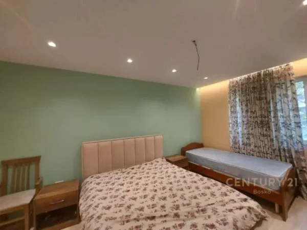 Tirane, jepet me qera apartament 60 m² 400 Euro (frosina plaku)