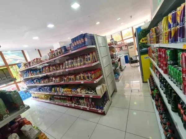 Tirane, Biznesi jepet me qera per arsye emigrimi dyqan Kati 0, 110 m²  (Muhamet Deliu)