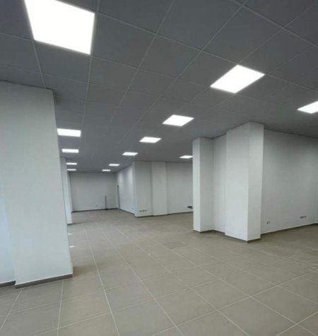 Tirane, jepet me qera ambjent biznesi Kati 0, 336 m² 2.300 Euro (mikel maruli)