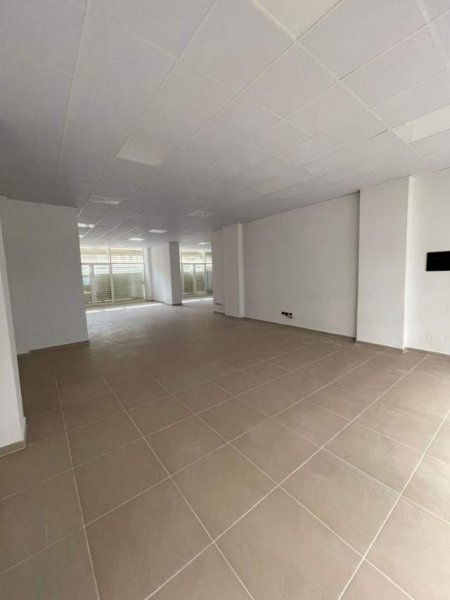 Tirane, jepet me qera ambjent biznesi Kati 0, 336 m² 2.300 Euro (mikel maruli)