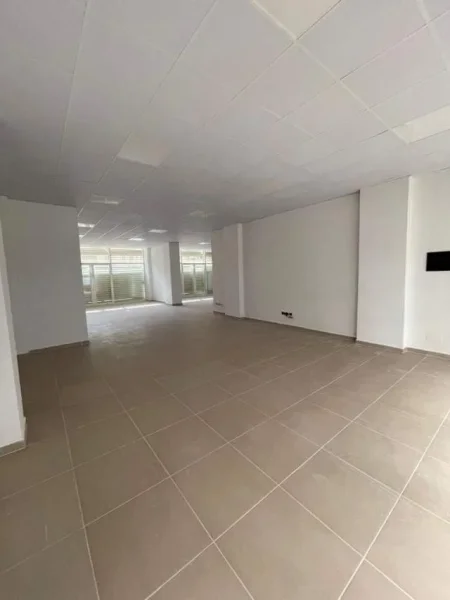 Tirane, jepet me qera dyqan Kati 0, 336 m² 2.300 Euro (Astiri)