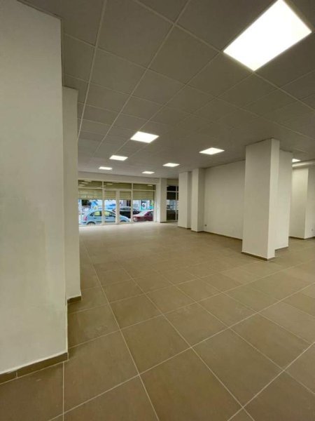 Tirane, jepet me qera ambjent biznesi Kati 0, 336 m² 2.300 Euro (mikel maruli)
