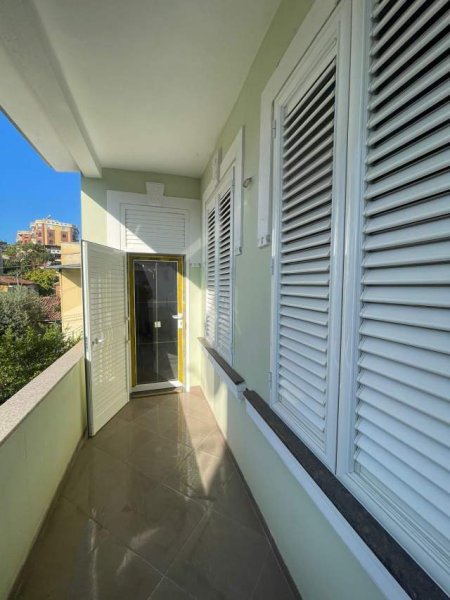 Tirane, shes Vile 2 Katshe Kati 0, 230 m² 750.000 Euro (Rruga e Kavajes)