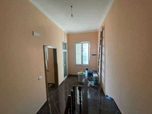 Tirane, shes Vile 2 Katshe Kati 0, 230 m² 750.000 Euro (Rruga e Kavajes)