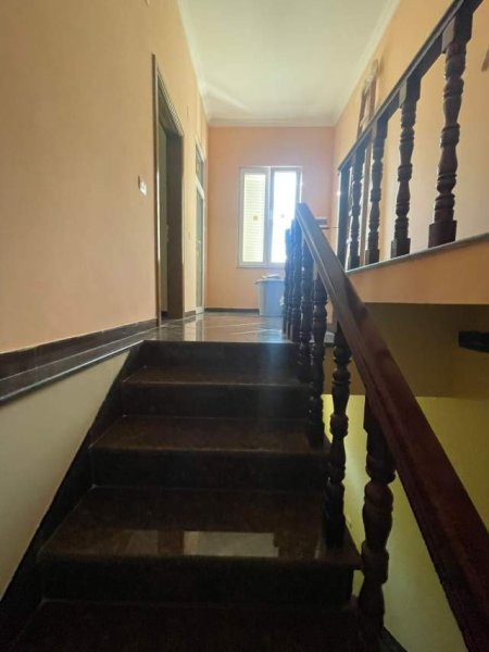 Tirane, shes Vile 2 Katshe Kati 0, 230 m² 750.000 Euro (Rruga e Kavajes)