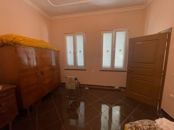 Tirane, shes Vile 2 Katshe Kati 0, 230 m² 750.000 Euro (Rruga e Kavajes)