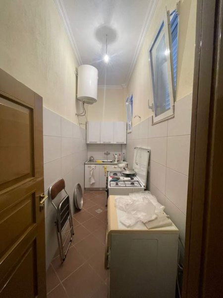 Tirane, shes Vile 2 Katshe Kati 0, 230 m² 750.000 Euro (Rruga e Kavajes)