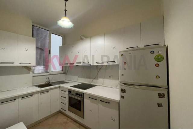Tirane, jepet me qera apartament 2+1+BLK Kati 8, 104 m² 800 Euro (Rruga Mujo Ulqinaku)