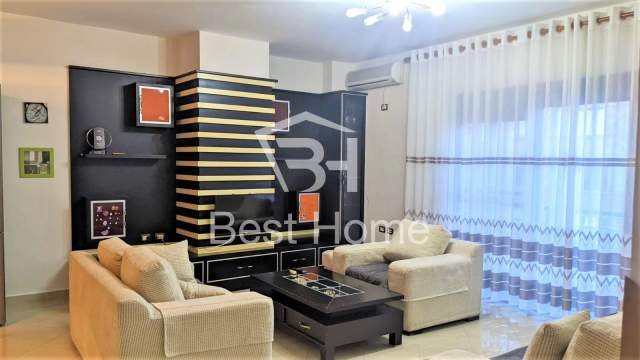 Tirane, jepet me qera apartament 2+1+BLK Kati 4, 112 m² 600 Euro (Rruga e Barrikadave)