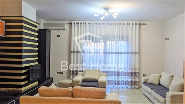 Tirane, jepet me qera apartament 2+1+BLK Kati 4, 112 m² 600 Euro (Rruga e Barrikadave)