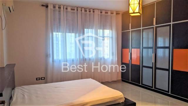 Tirane, jepet me qera apartament 2+1+BLK Kati 4, 112 m² 600 Euro (Rruga e Barrikadave)