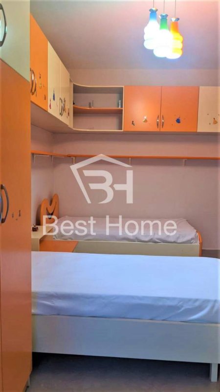 Tirane, jepet me qera apartament 2+1+BLK Kati 4, 112 m² 600 Euro (Rruga e Barrikadave)