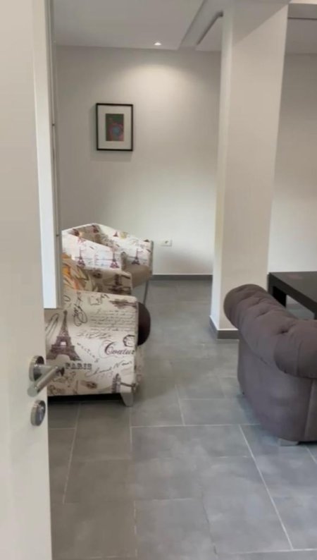 Tirane, jepet me qera Vile 2+1+BLK Kati 1, 101 m² 450 Euro (Rruga Don Bosko, prane Gjykates Administrative)