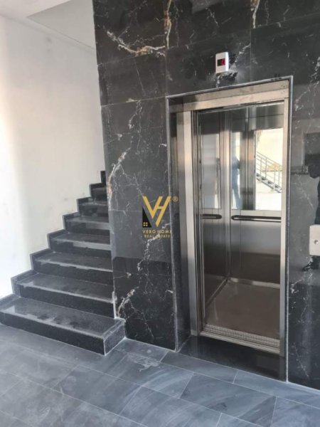 Tirane, jepet me qera ambjent biznesi Kati 0, 1.030 m² 3.500 Euro (KOMBINAT)