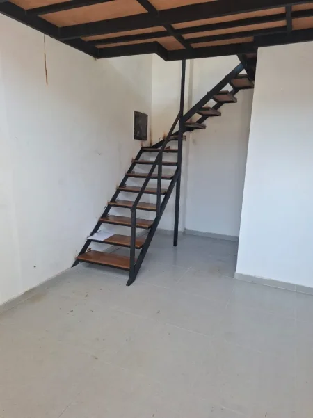 DYQAN ME QIRA PRANE VASIL SHANTOS  450 EURO