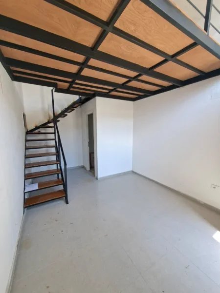 DYQAN ME QIRA PRANE VASIL SHANTOS  450 EURO
