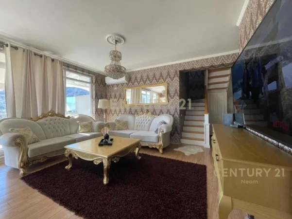 Tirane, jepet me qera apartament 3+1+Ballkon Kati 4, 150 m² 1.100 € (liqeni i thate)