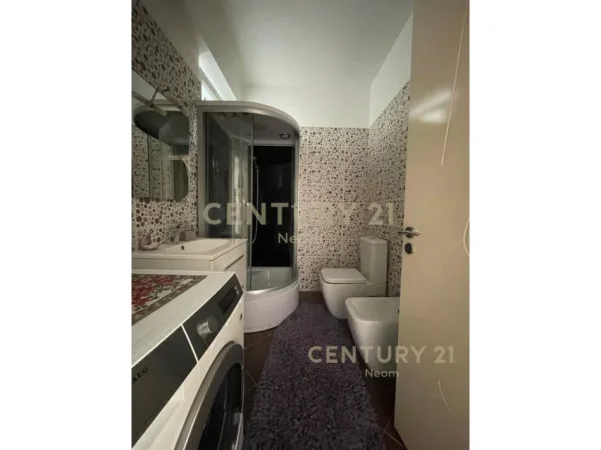 Tirane, jepet me qera apartament 3+1+Ballkon Kati 4, 150 m² 1.100 € (liqeni i thate)
