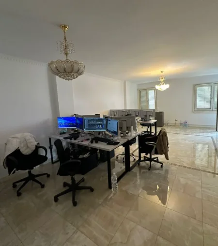 Tirane, jepet me qera zyre , 110 m² 1.000 € 